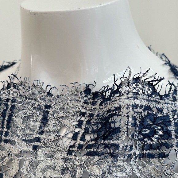 Navy and white plaid pattern lace top w camisole - Picture 4 of 8